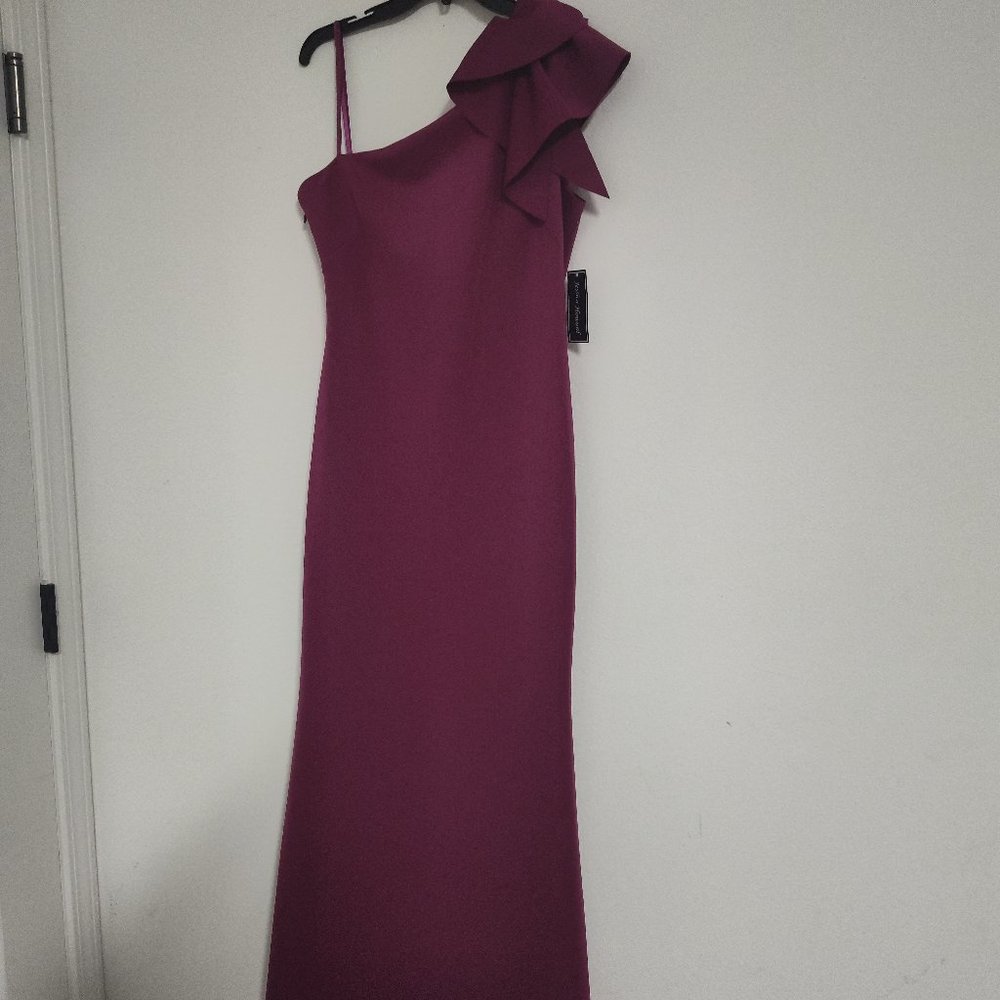 Spectacular BNWT JESSICA HOWARD one shoulder dress